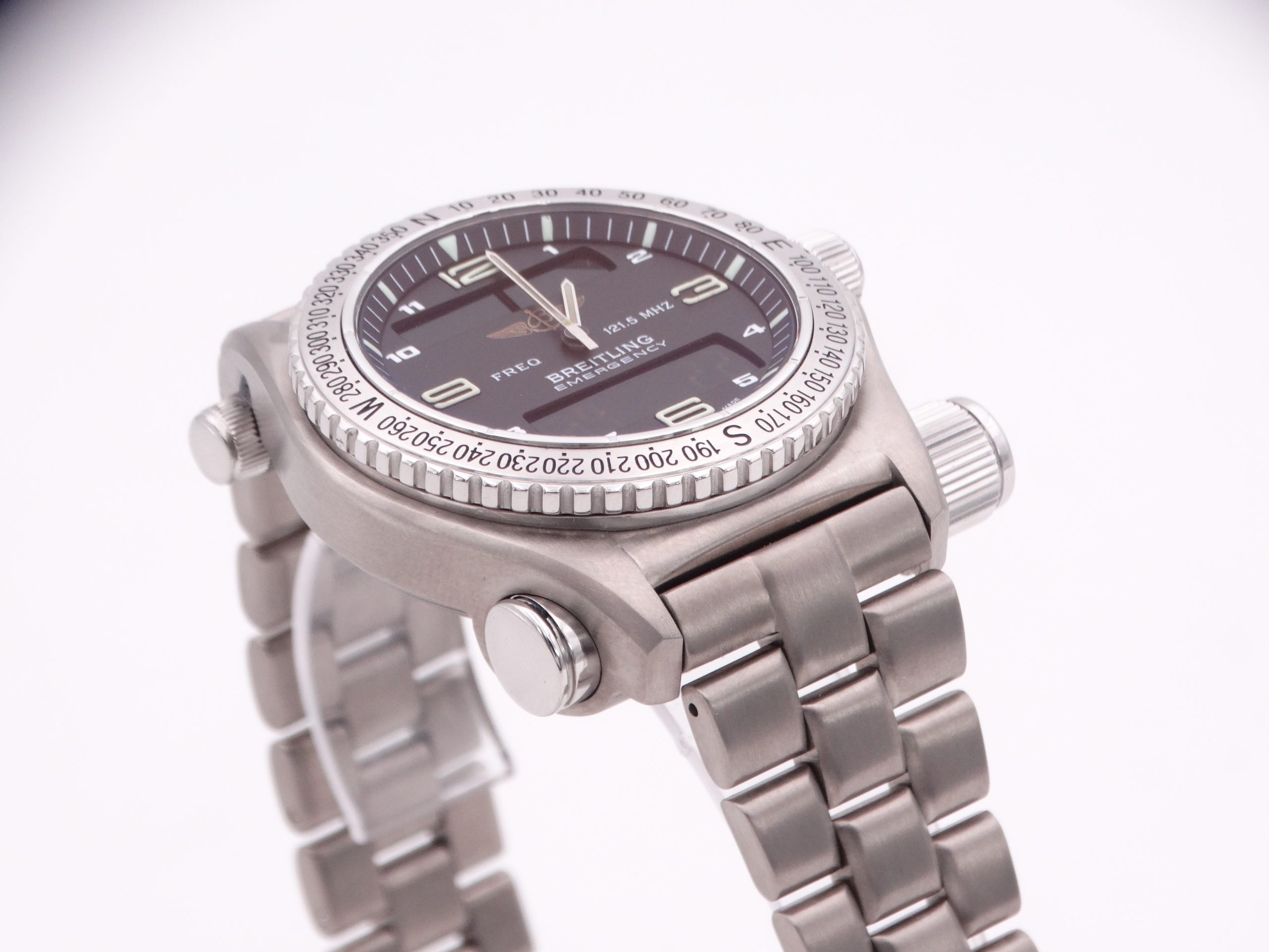 BREITLING Emergency Professional Mission - Imagen 9